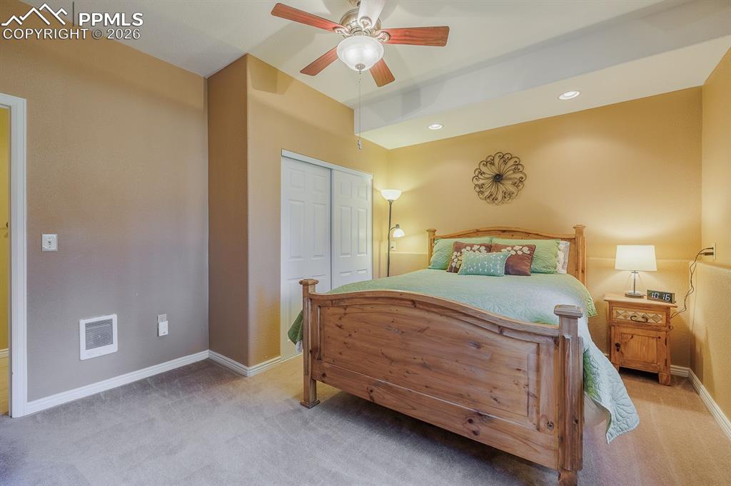 Image 27 of 32: Bedroom