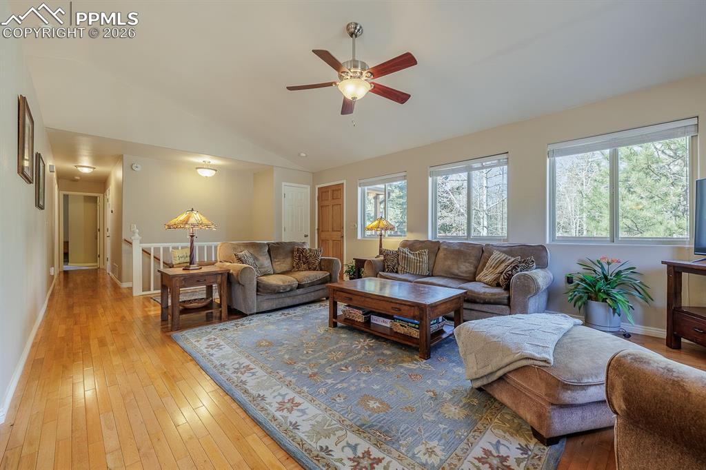 Image 5 of 32: Living Room