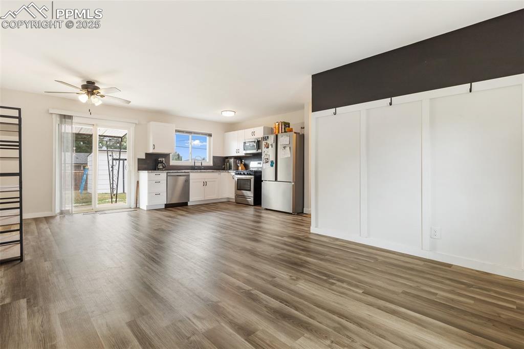 Image 11 of 30: Living Room