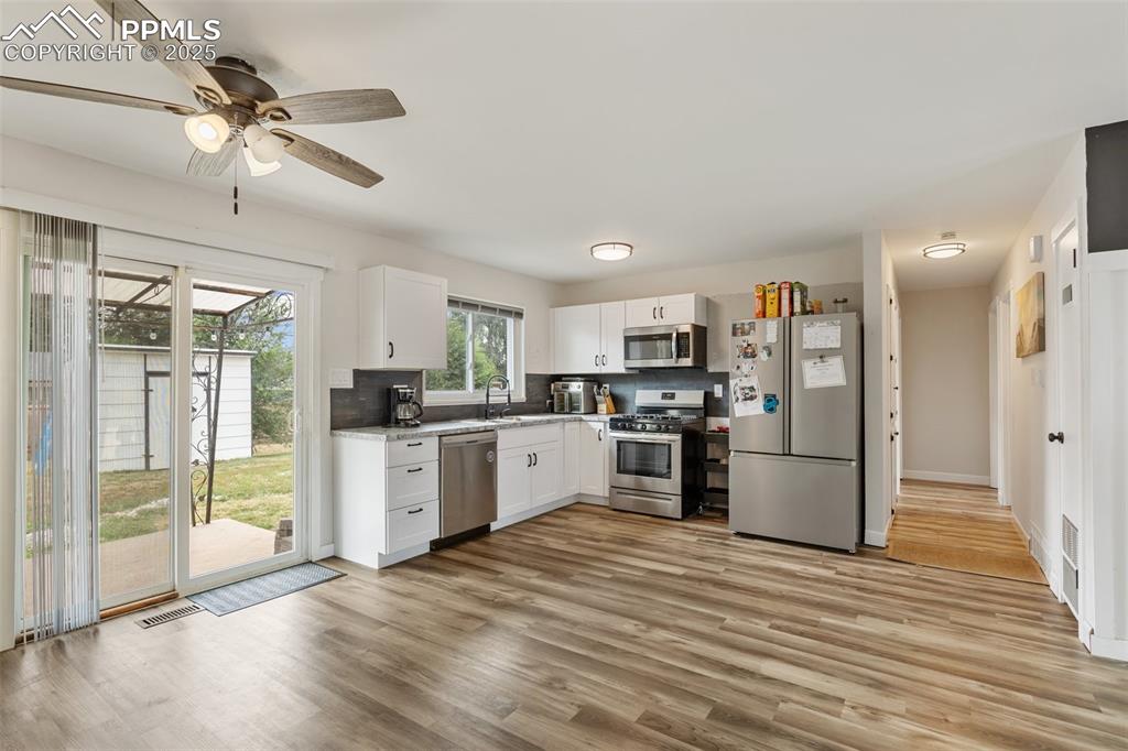 Image 12 of 30: Kitchen