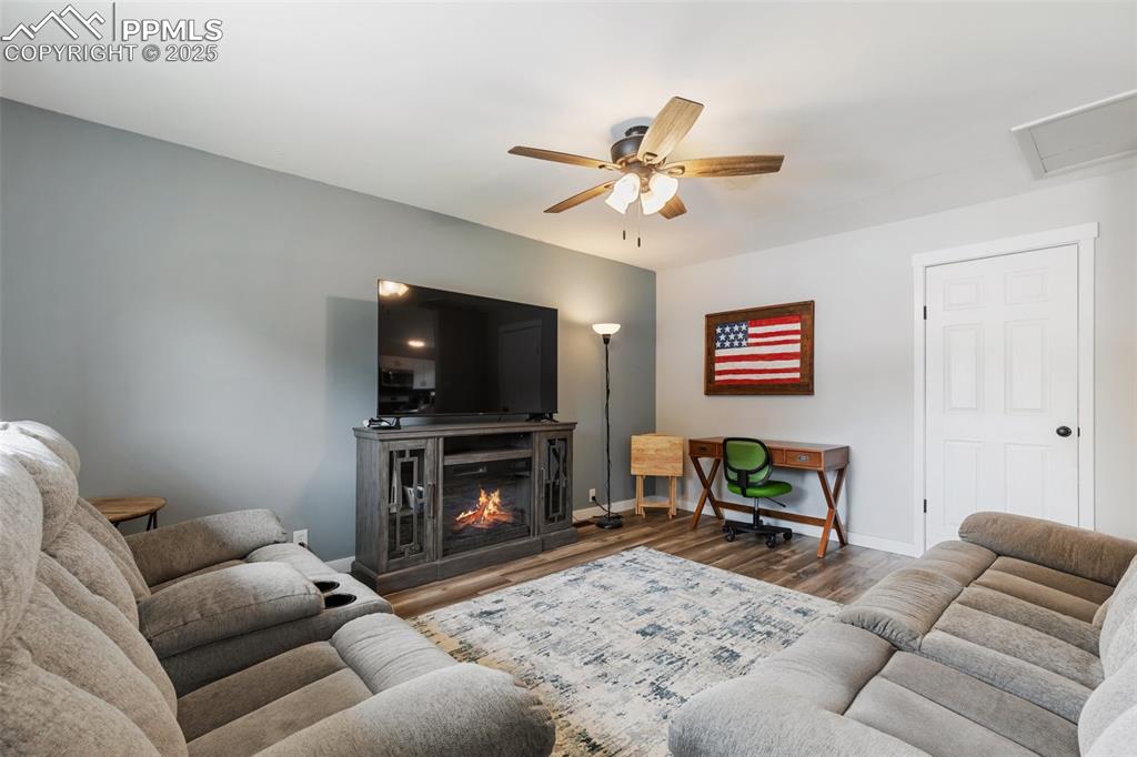 Image 8 of 30: Living Room