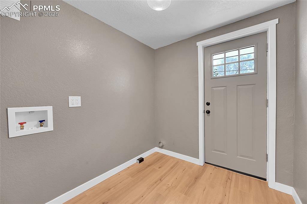 Image 10 of 24: Laundry