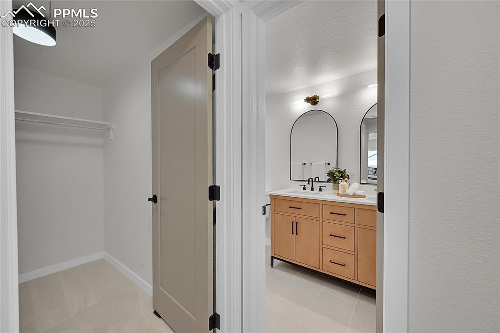 Image 15 of 24: Bathroom