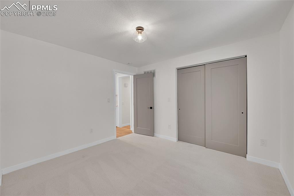 Image 21 of 24: Bedroom