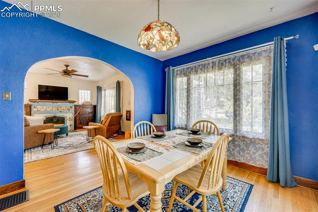 Image 10 of 22: Dining Area