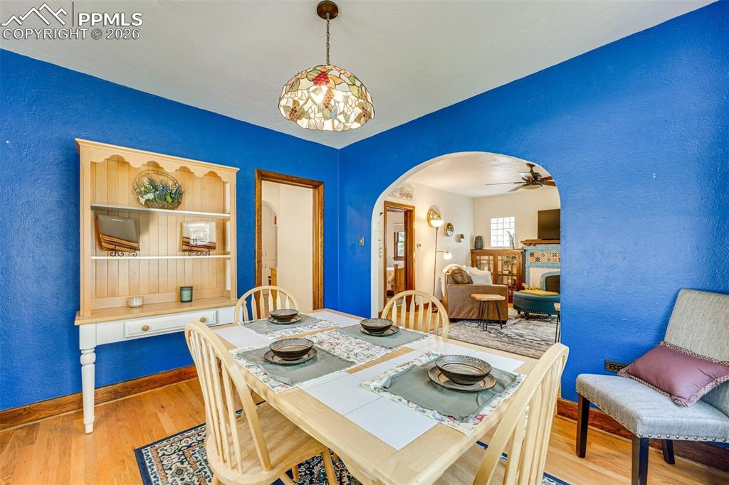 Image 11 of 22: Dining Area