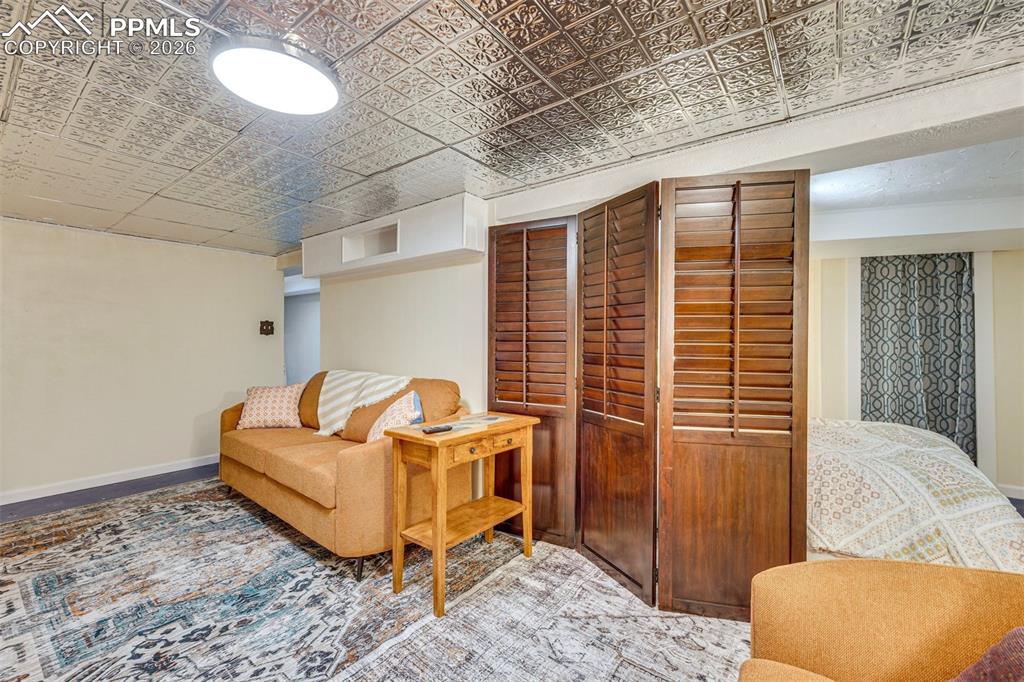 Image 20 of 22: Sitting Room