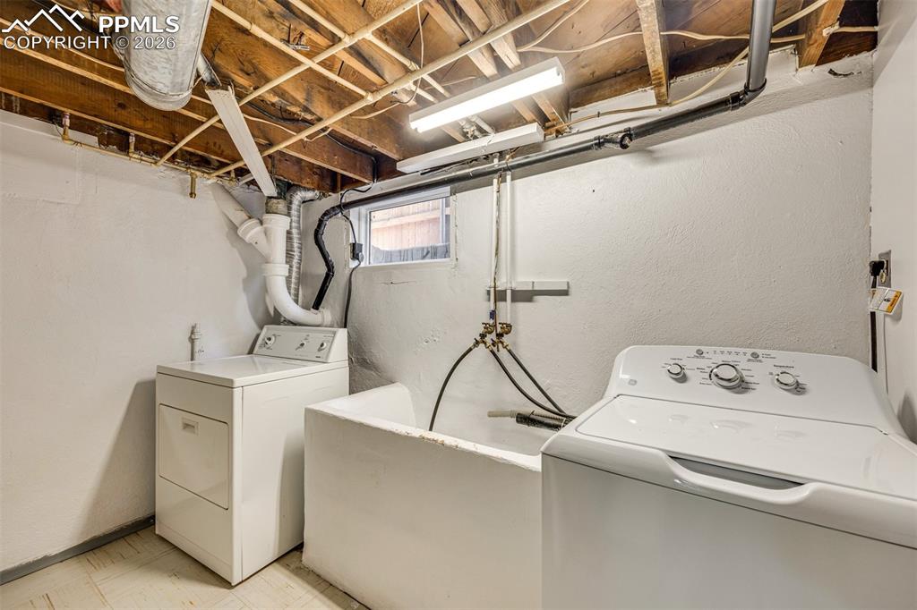 Image 21 of 22: Laundry