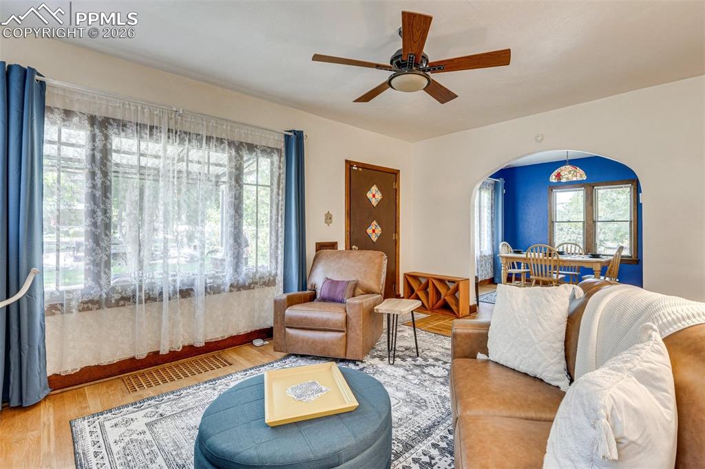 Image 6 of 22: Living Room