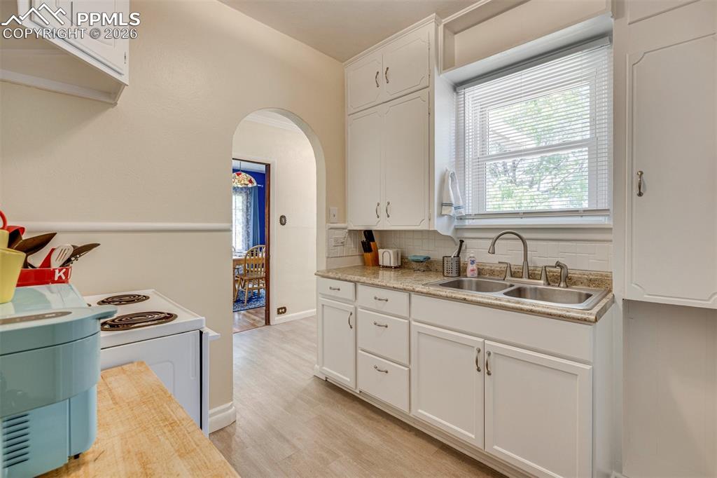 Image 8 of 22: Kitchen