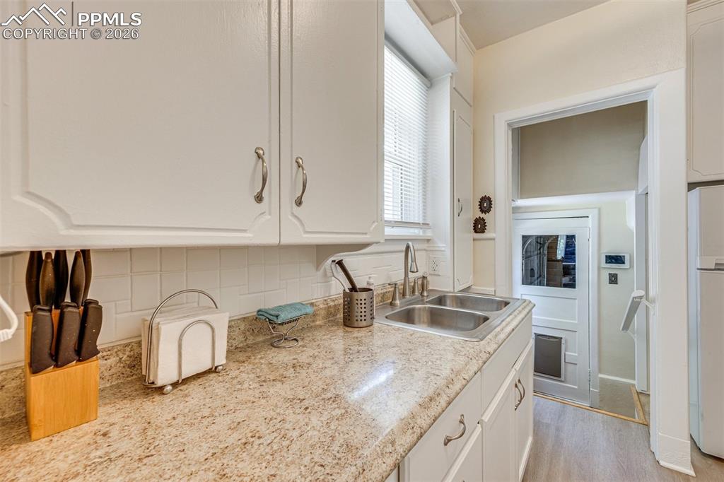 Image 9 of 22: Kitchen