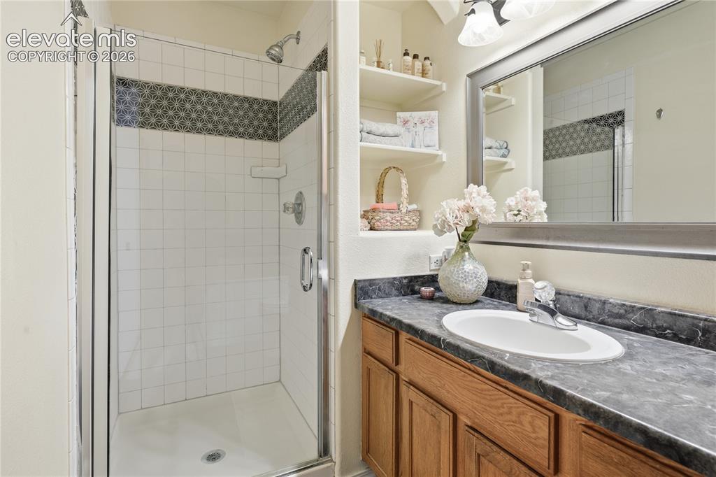 Image 14 of 31: Bathroom