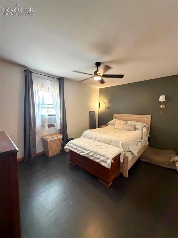 Image 14 of 21: Main Level Bedroom