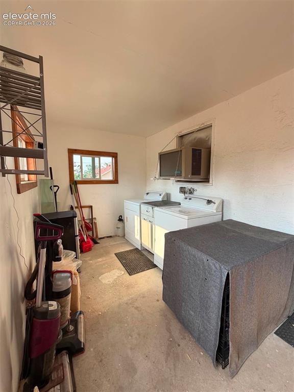 Image 21 of 21: Enclosed Back Porch/Laundry
