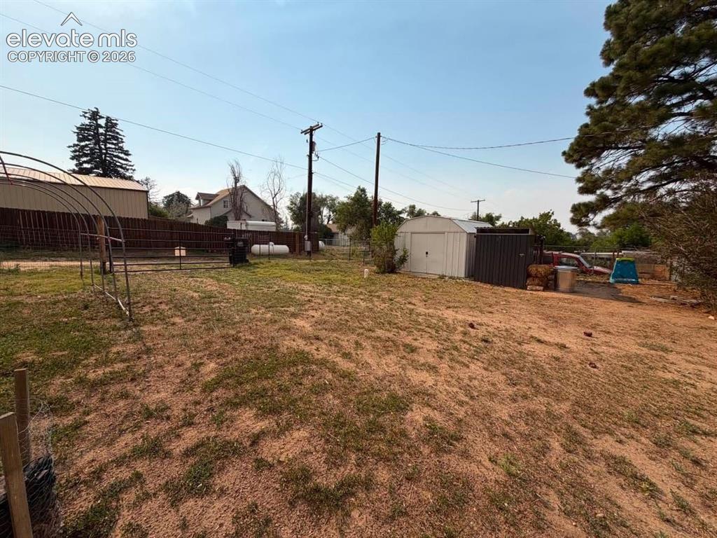 Image 6 of 21: Yard
