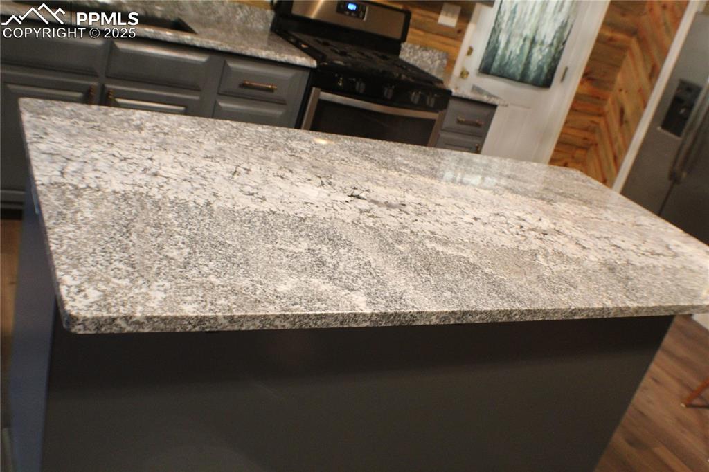Image 10 of 36: Beautiful Granite Countertops