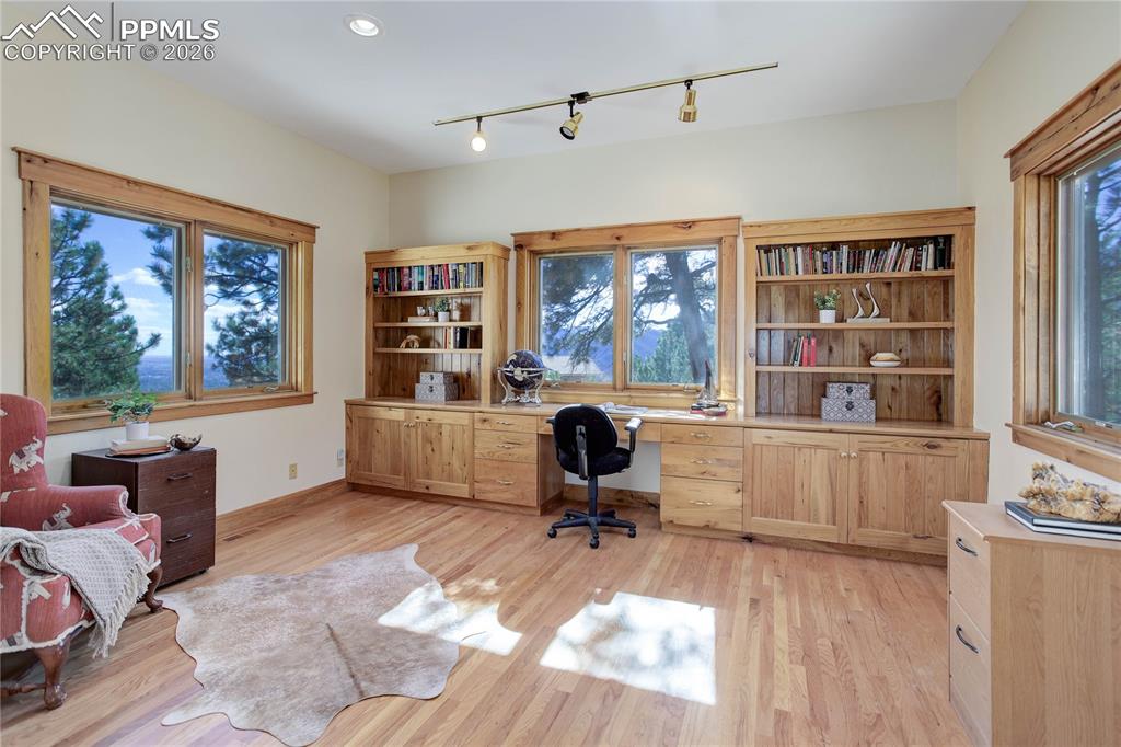 Image 27 of 47: Office - main level