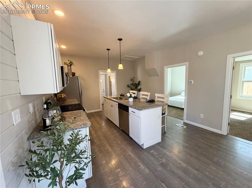 Image 12 of 27: Kitchen