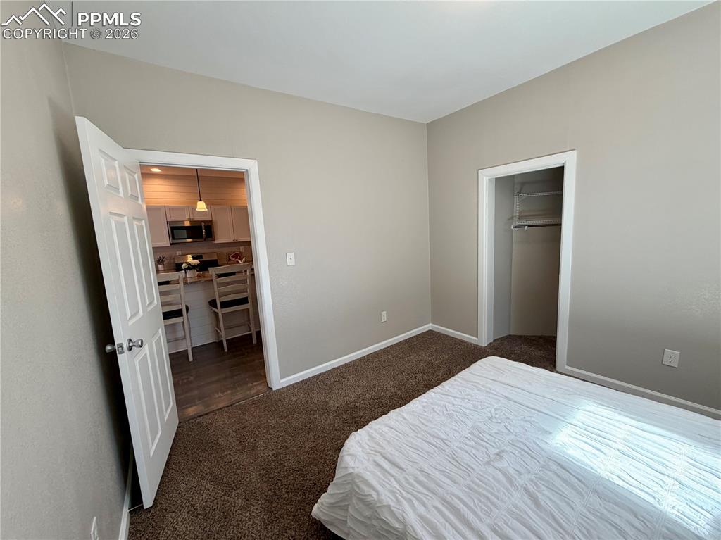 Image 15 of 27: Bedroom