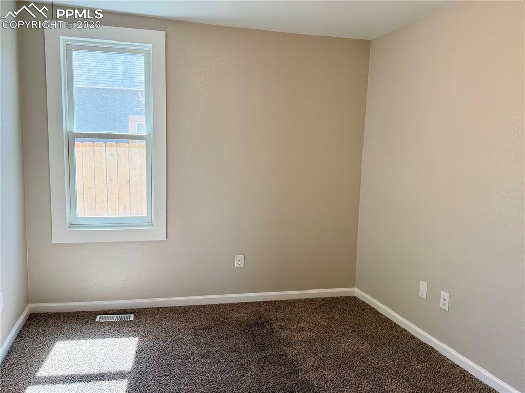 Image 17 of 27: Bedroom