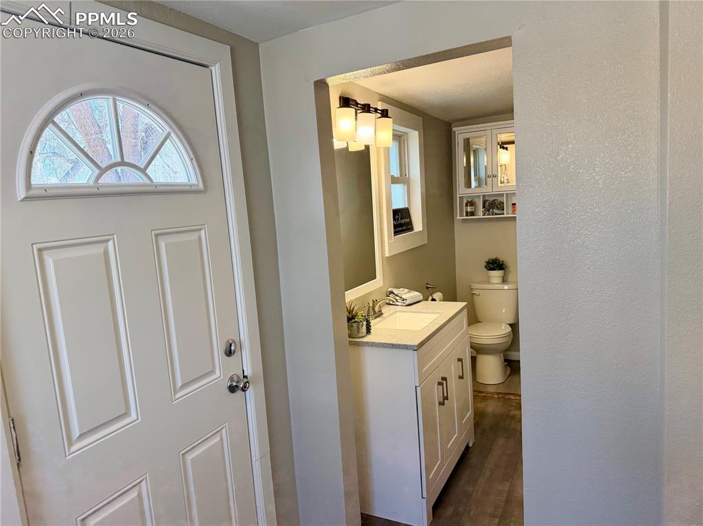 Image 19 of 27: Bathroom