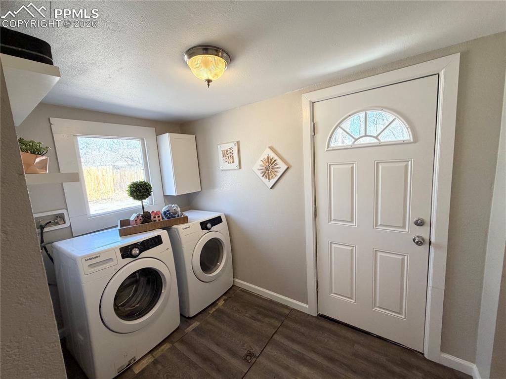 Image 22 of 27: Laundry