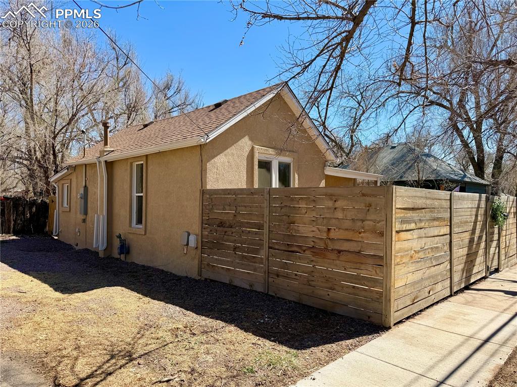 Image 25 of 27: Side of Structure