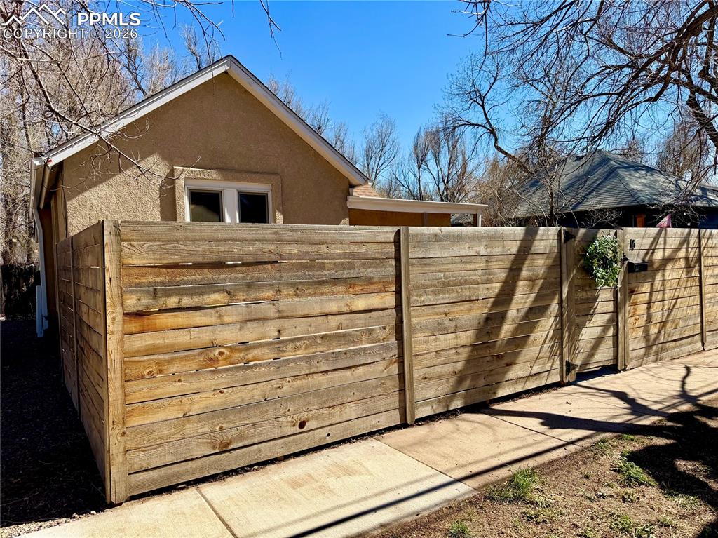 Image 26 of 27: Fence