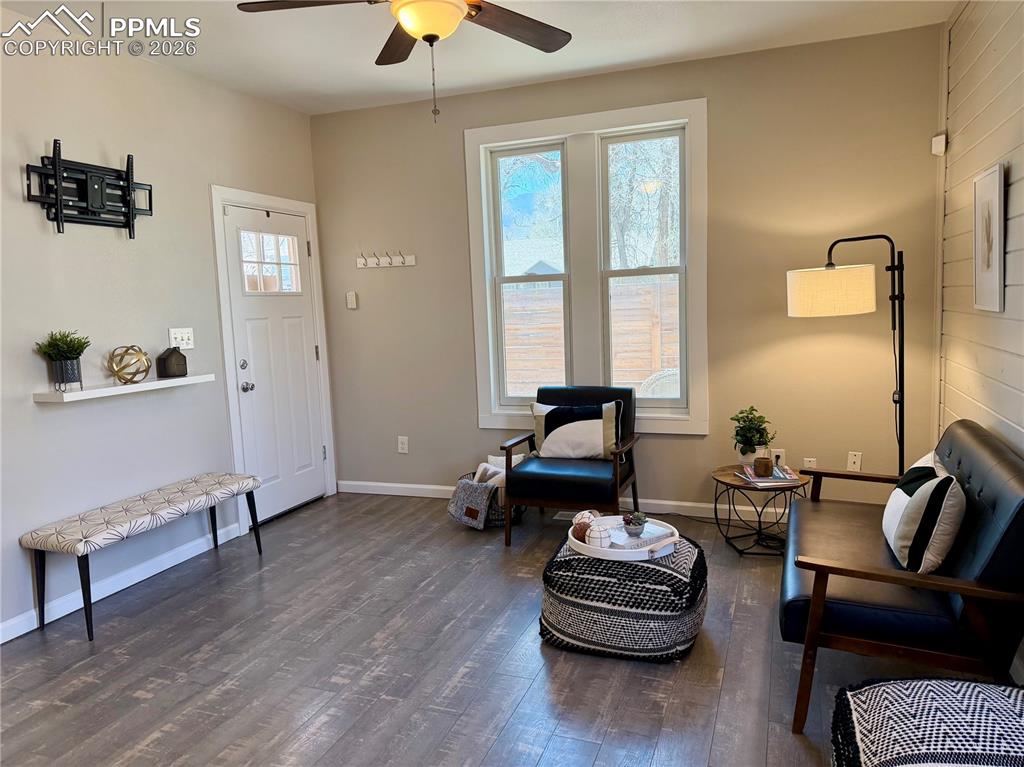 Image 5 of 27: Living Room