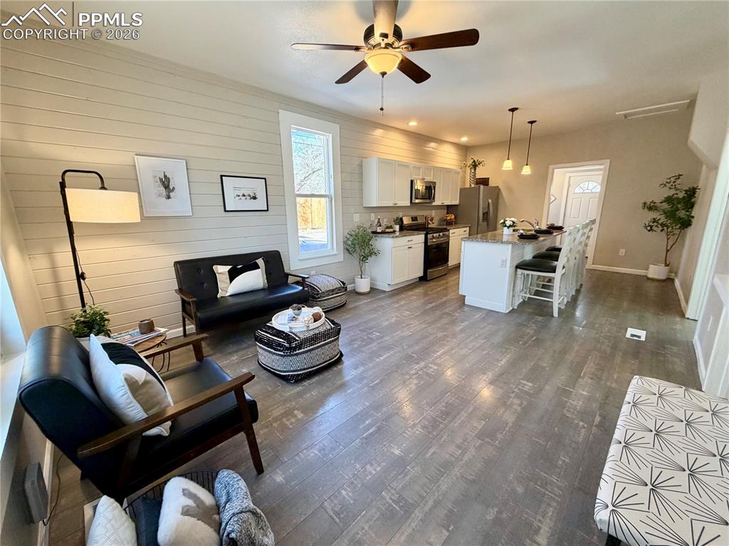 Image 7 of 27: Living Room