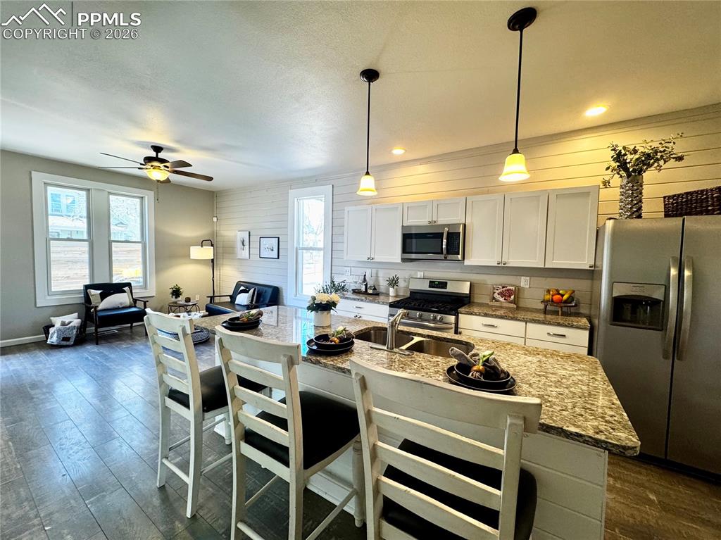 Image 8 of 27: Kitchen