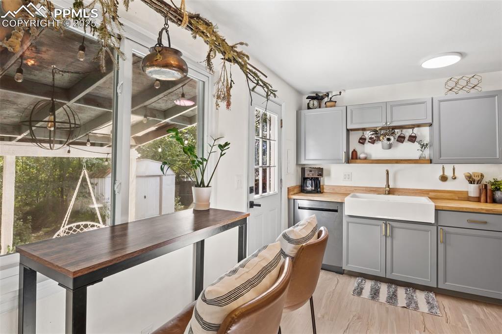 Image 12 of 35: Kitchen