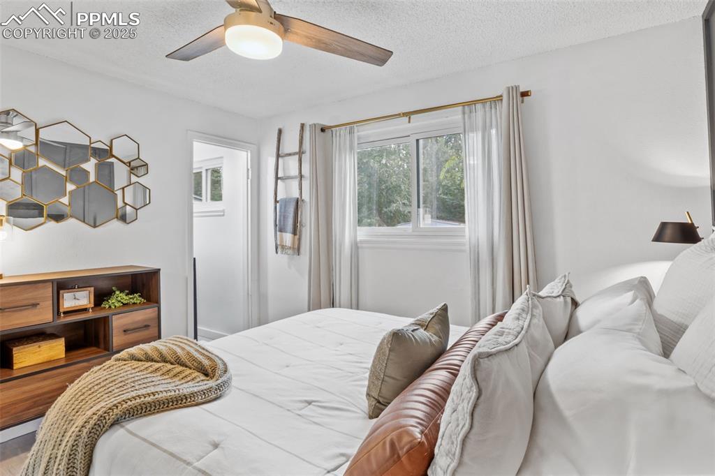 Image 20 of 35: Bedroom