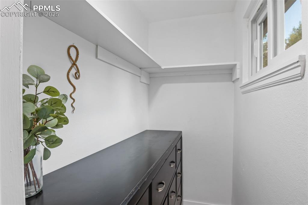 Image 22 of 35: Closet