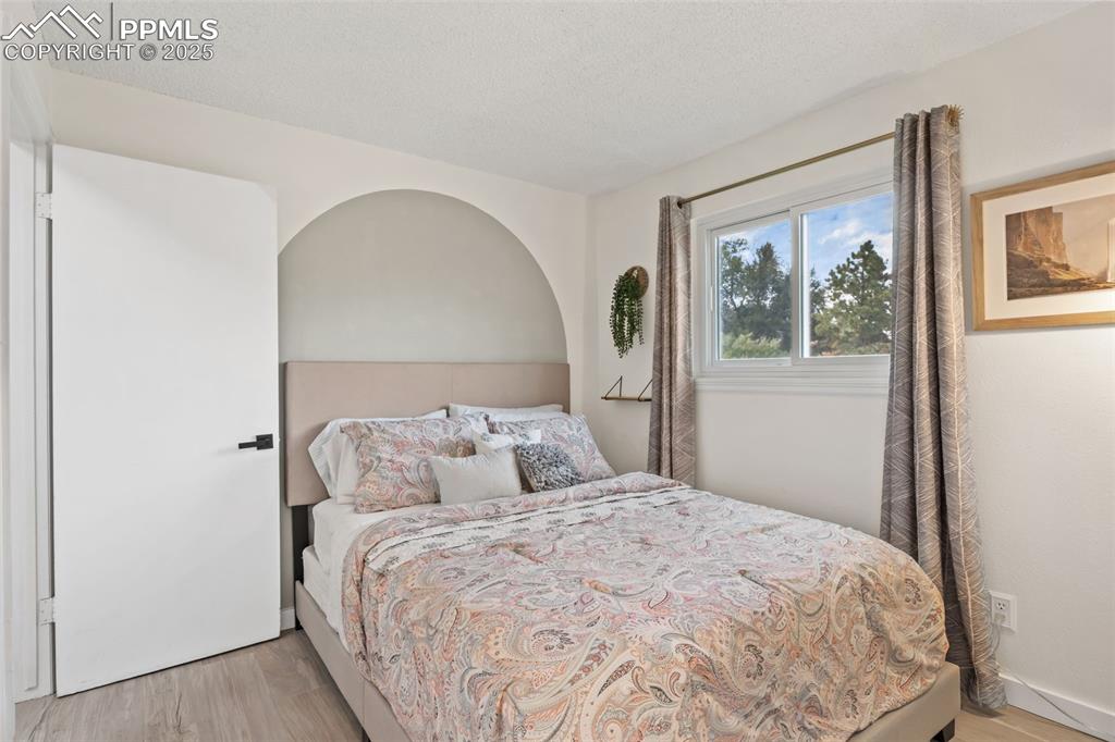 Image 28 of 35: Bedroom