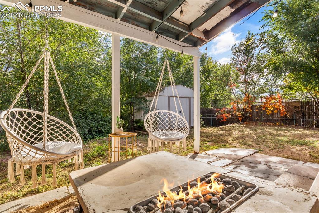 Image 32 of 35: Patio