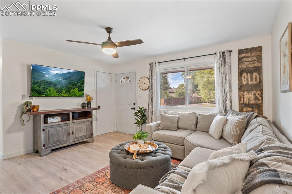 Image 4 of 35: Living Room