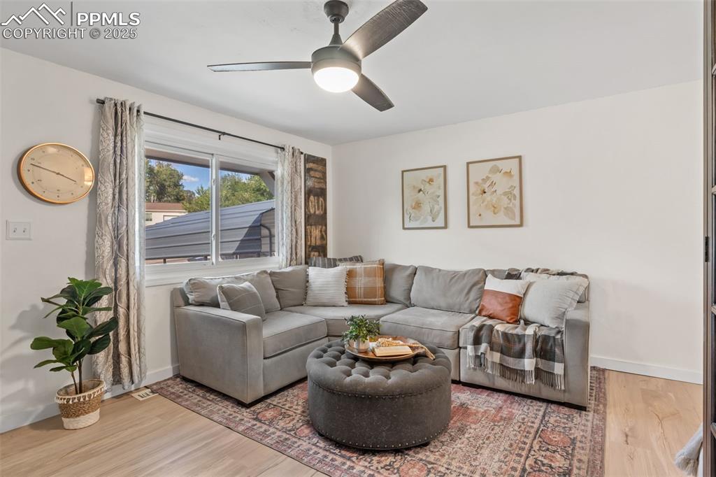 Image 5 of 35: Living Room