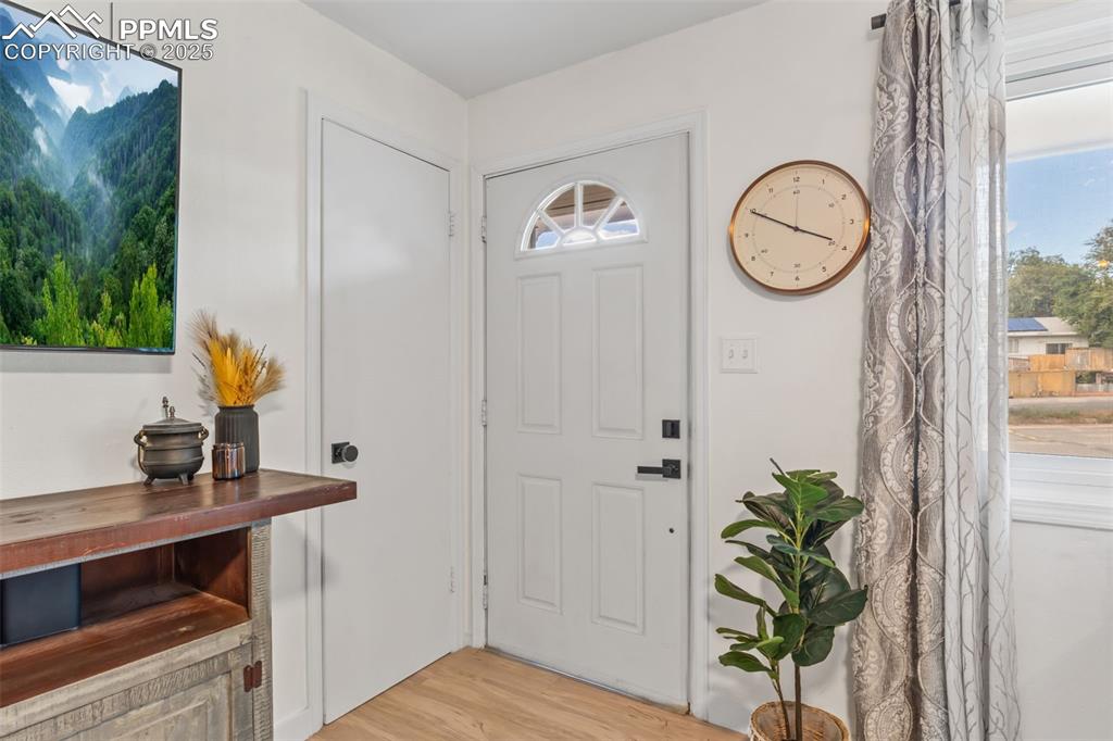 Image 9 of 35: Entry