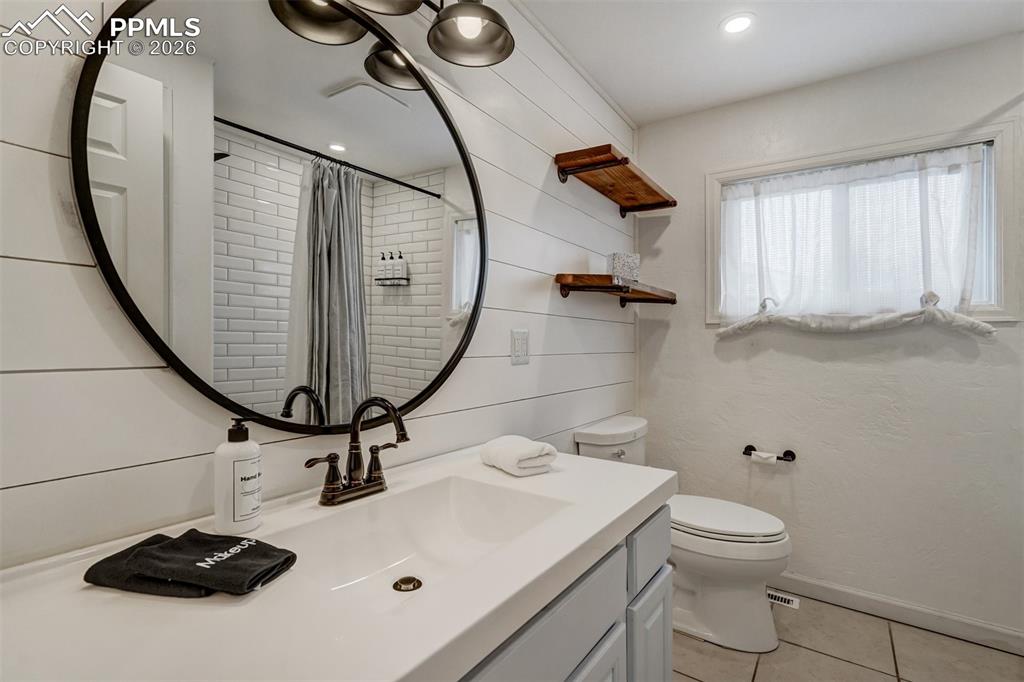 Image 18 of 46: Bathroom on main level