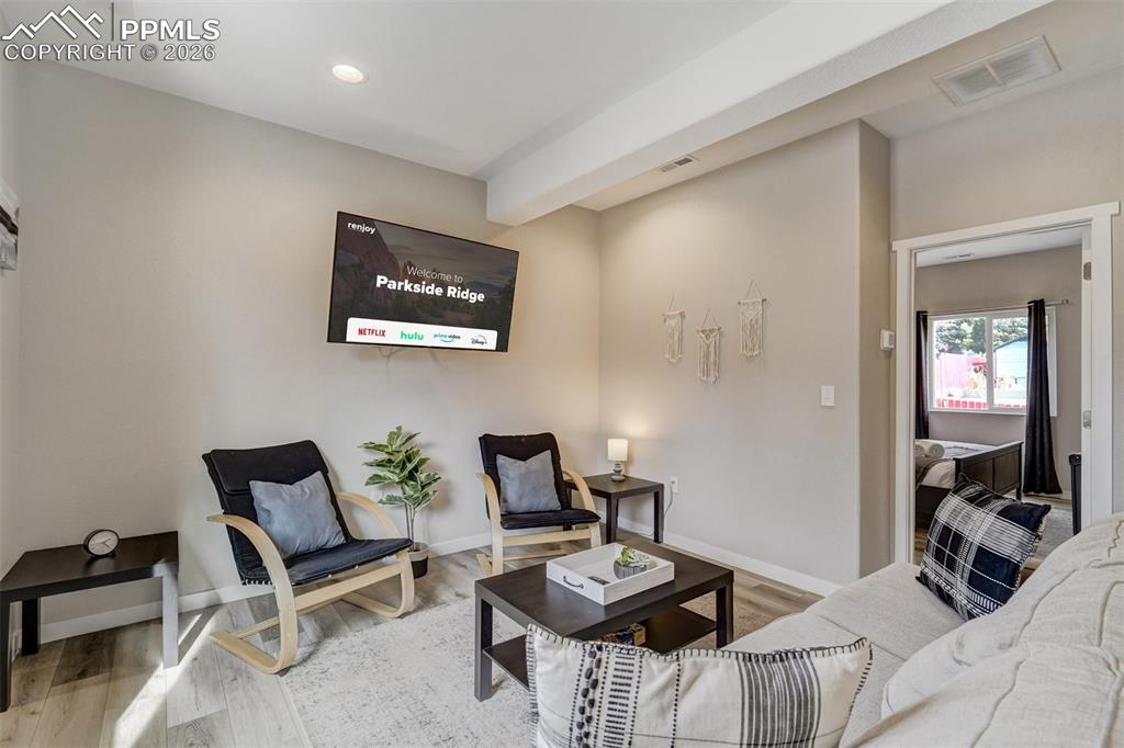 Image 35 of 46: Living Room