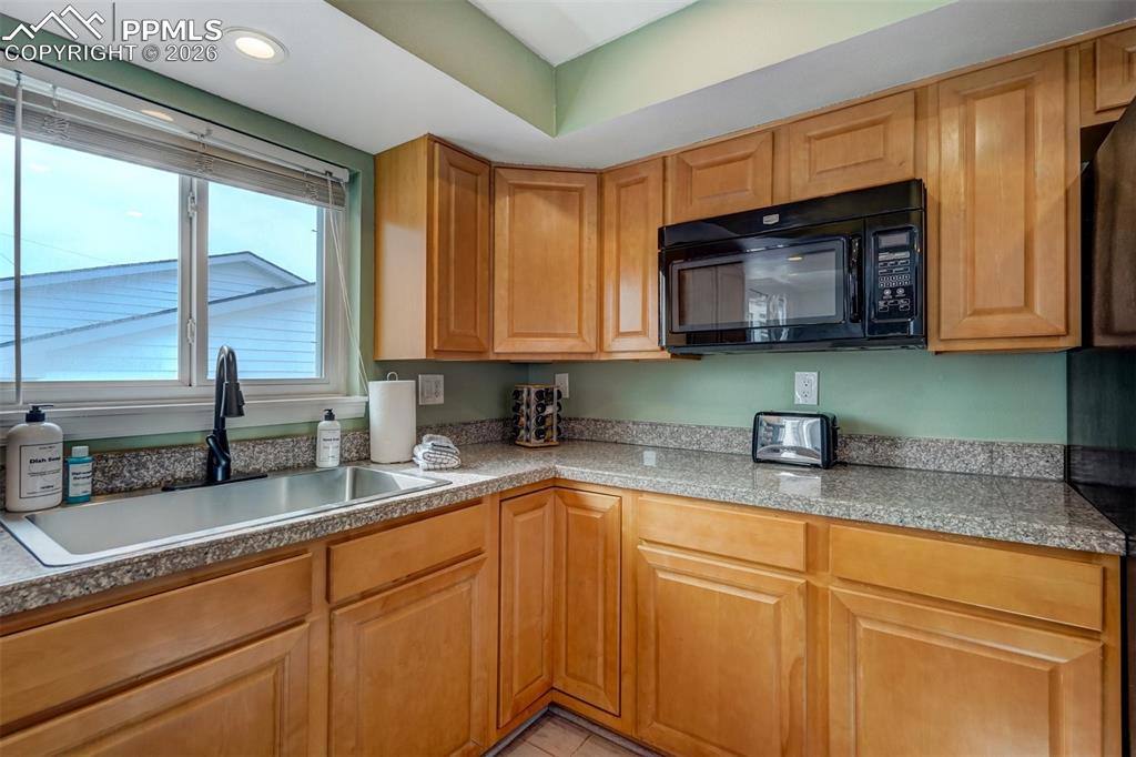 Image 7 of 46: Kitchen