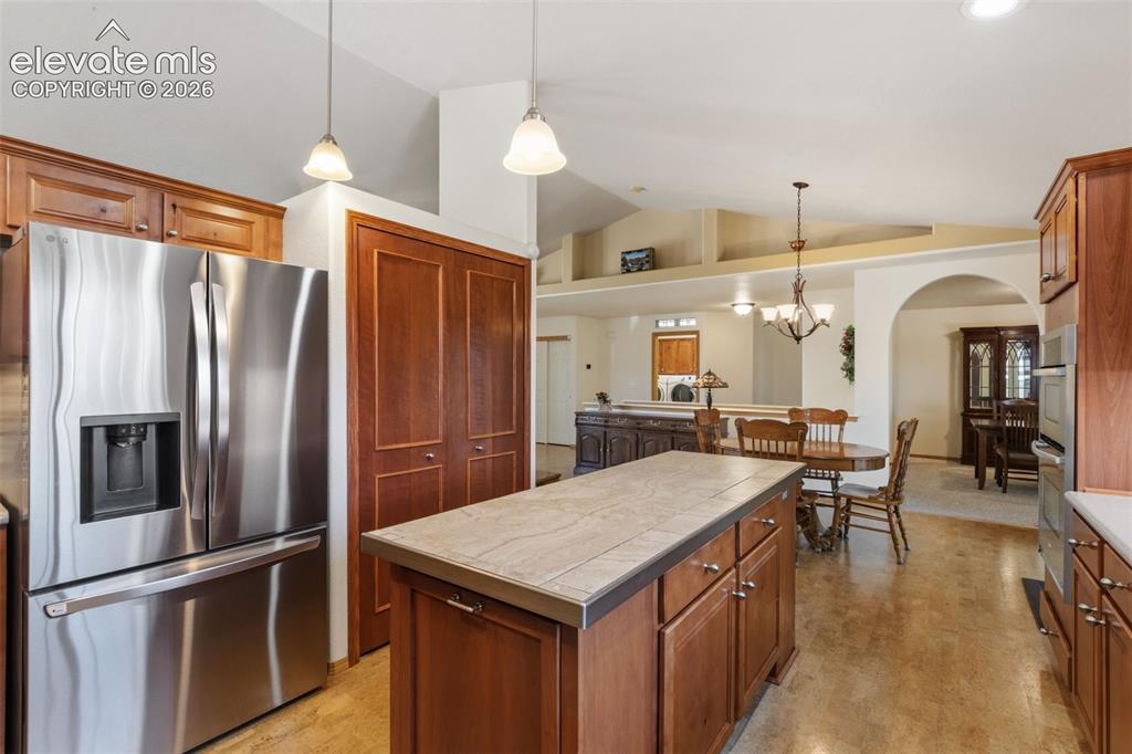 Image 13 of 50: Kitchen