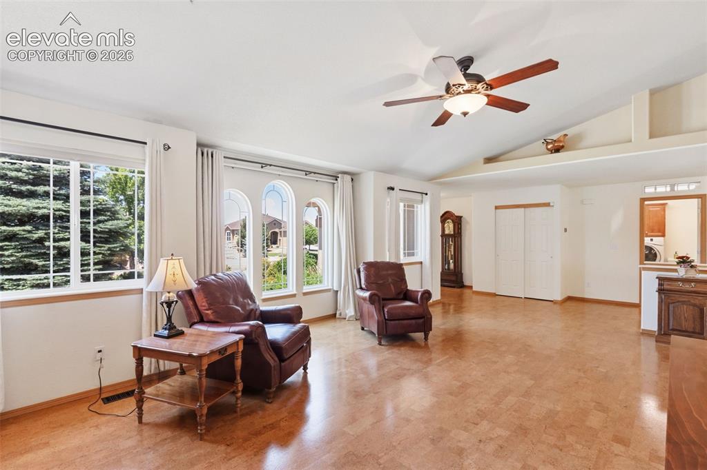 Image 8 of 50: Living Room