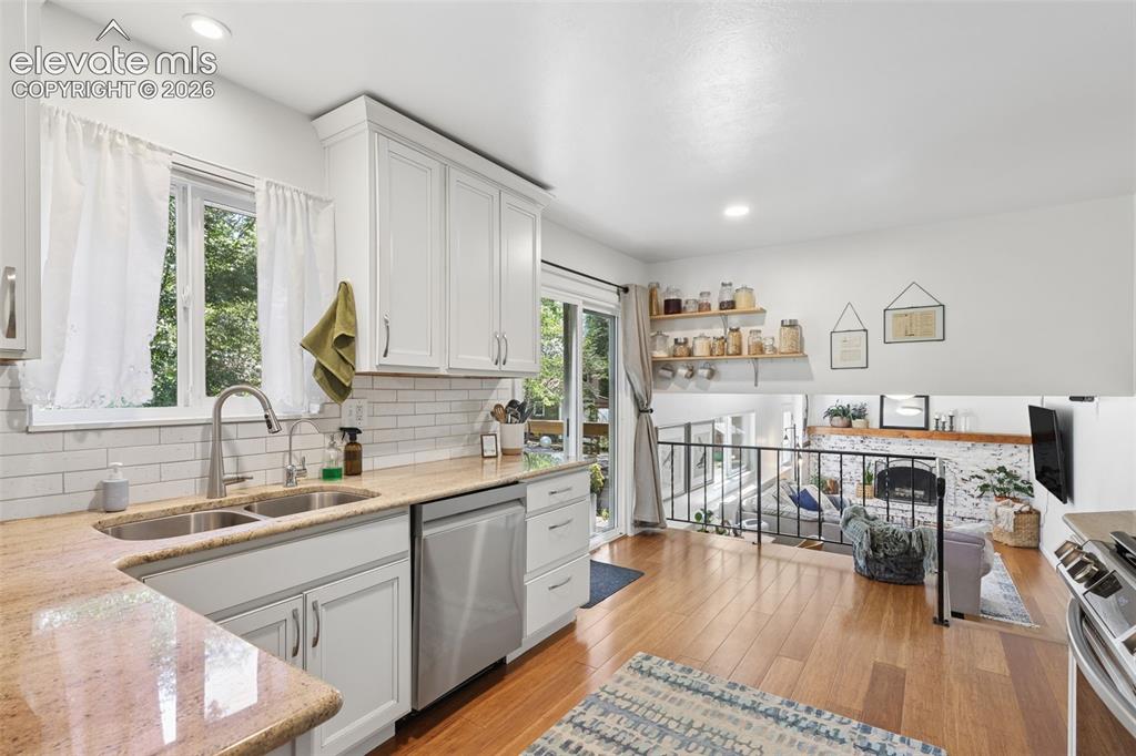 Image 14 of 37: Kitchen