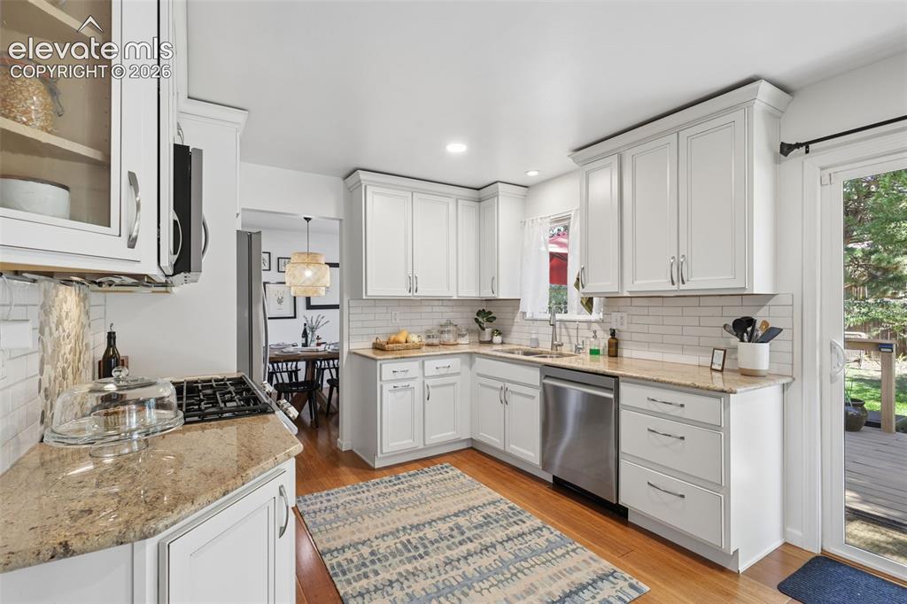 Image 15 of 37: Kitchen