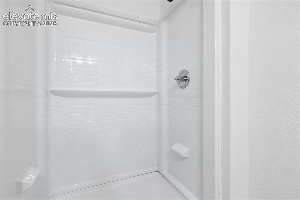 Image 23 of 37: Bathroom