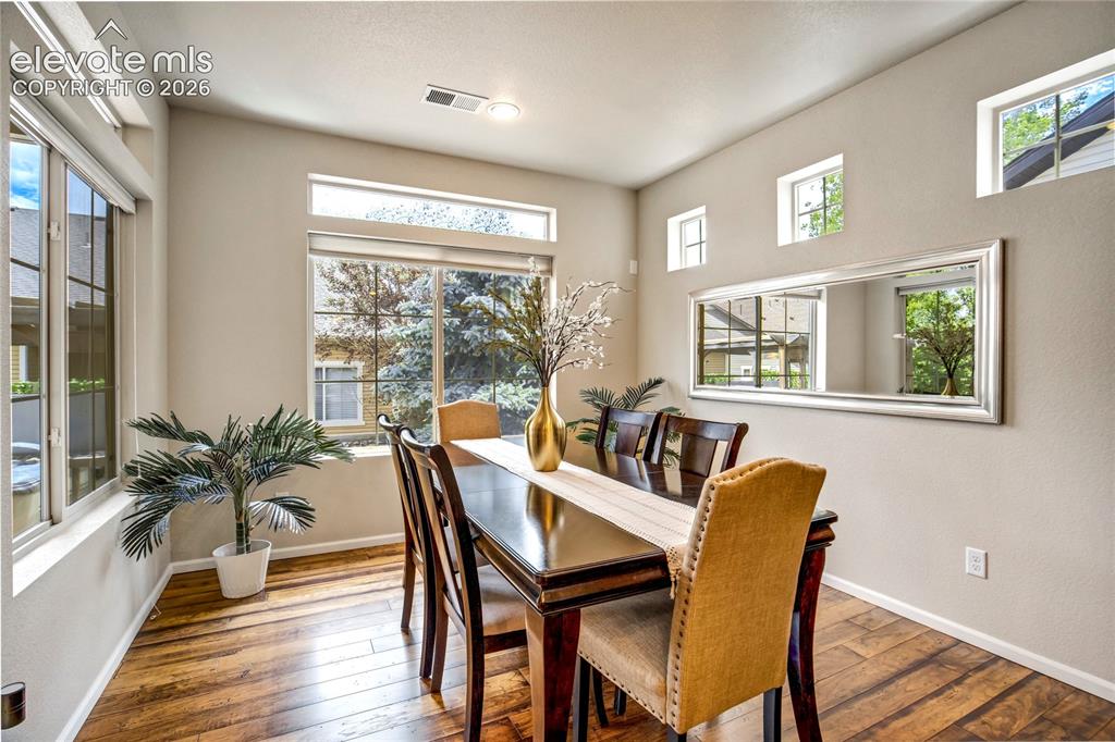 Image 13 of 50: Dining Area