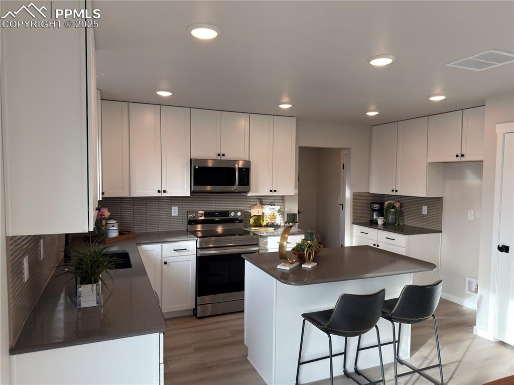 Image 8 of 41: Kitchen