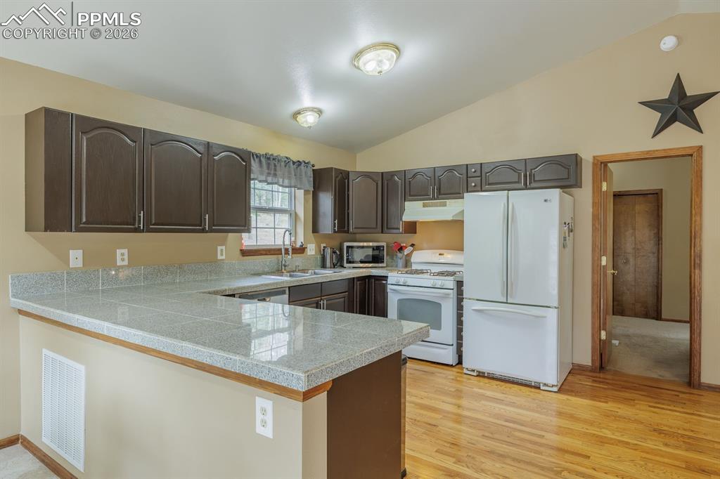 Image 11 of 33: Kitchen